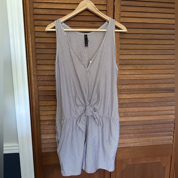 SMASH & TESS x HILARY DUFF romper - stripped - size medium - Picture 1 of 1